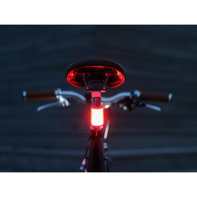 Luz trasera magnética para bicicleta.