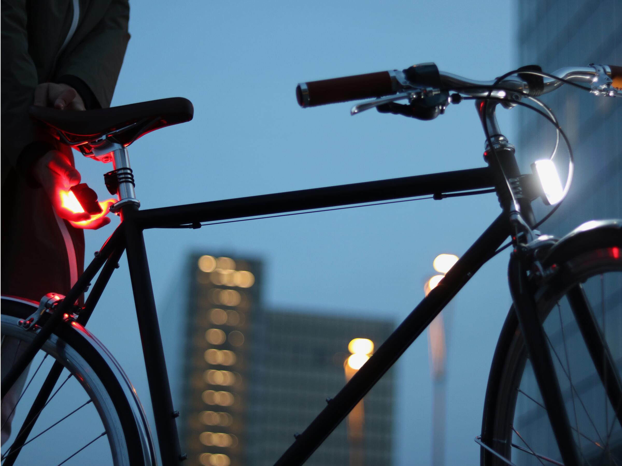 Magnetische fietsverlichting voor en achter 3/7