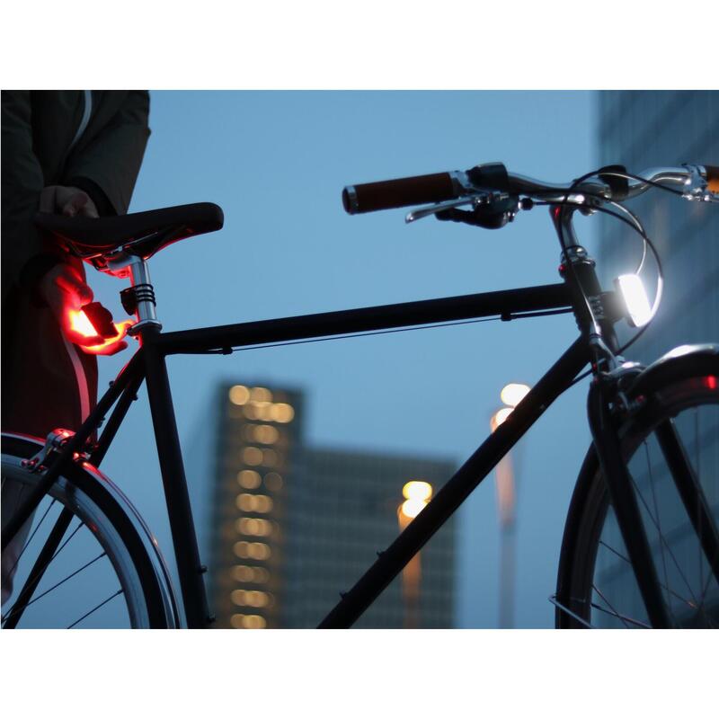Luces de bicicleta magnéticas delanteras y traseras.