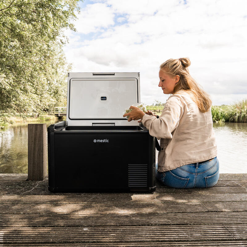 Cestovní kompresorová lednice Mestic Cool Box MCCP-35 AC/DC