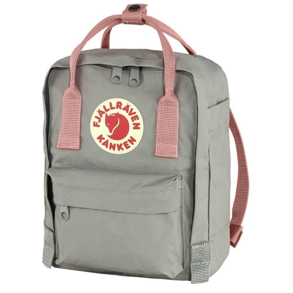 Mochila Gris con Asas Rosas Fjallraven Kanken Fog-Pink 7L Versátil y Resistente 3/5