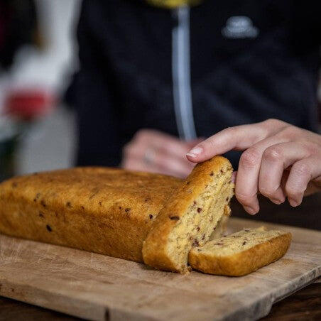 Organic energy cake with hazelnut, honey and royal jelly Meltonic