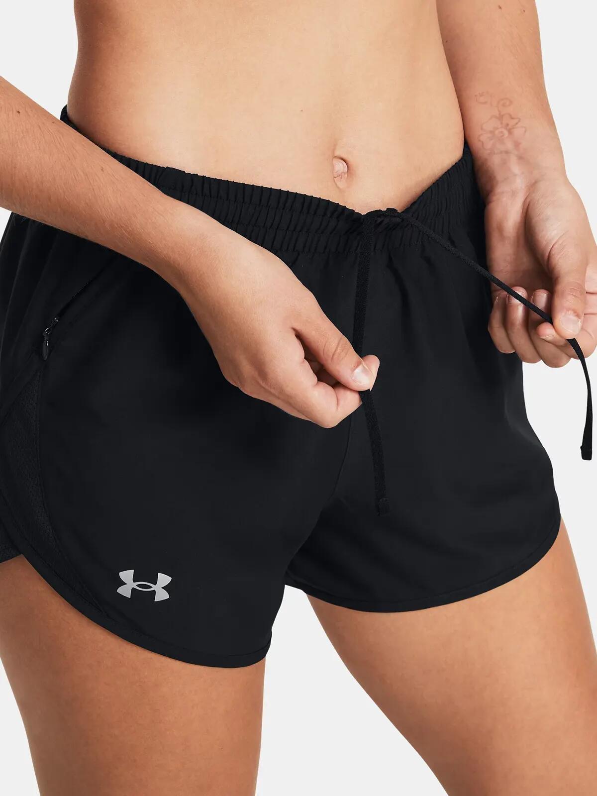 Short Under armour modèle 1382438-001 pour femmes 4/7