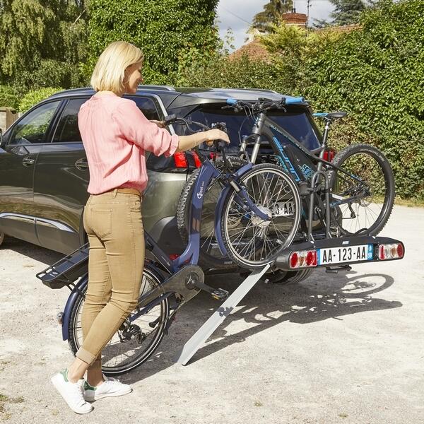 Porte-vélo 2 vélos électriques plateforme sur attelage rabattable : ZEUS V2