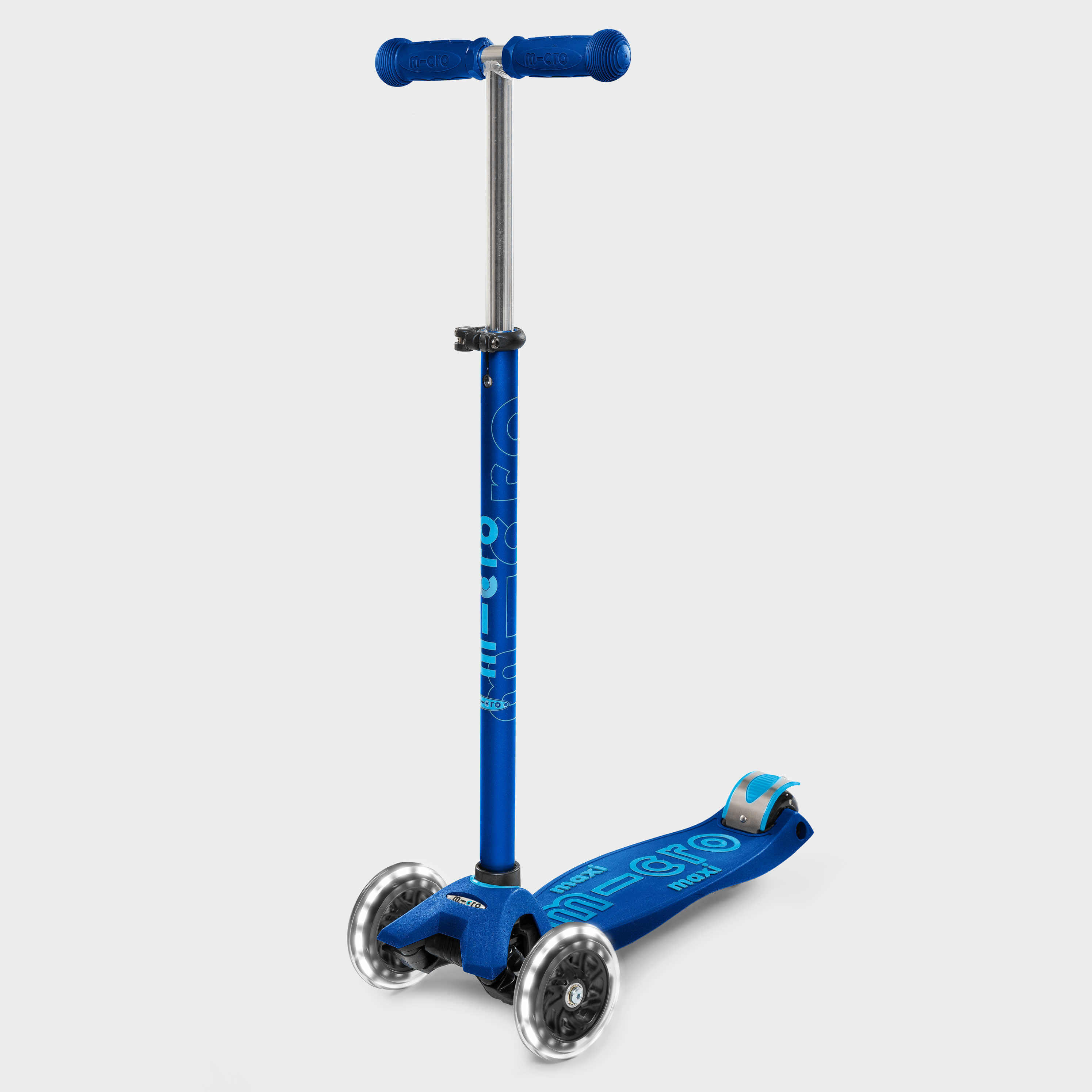 MICRO Maxi Micro LED Scooter: Navy