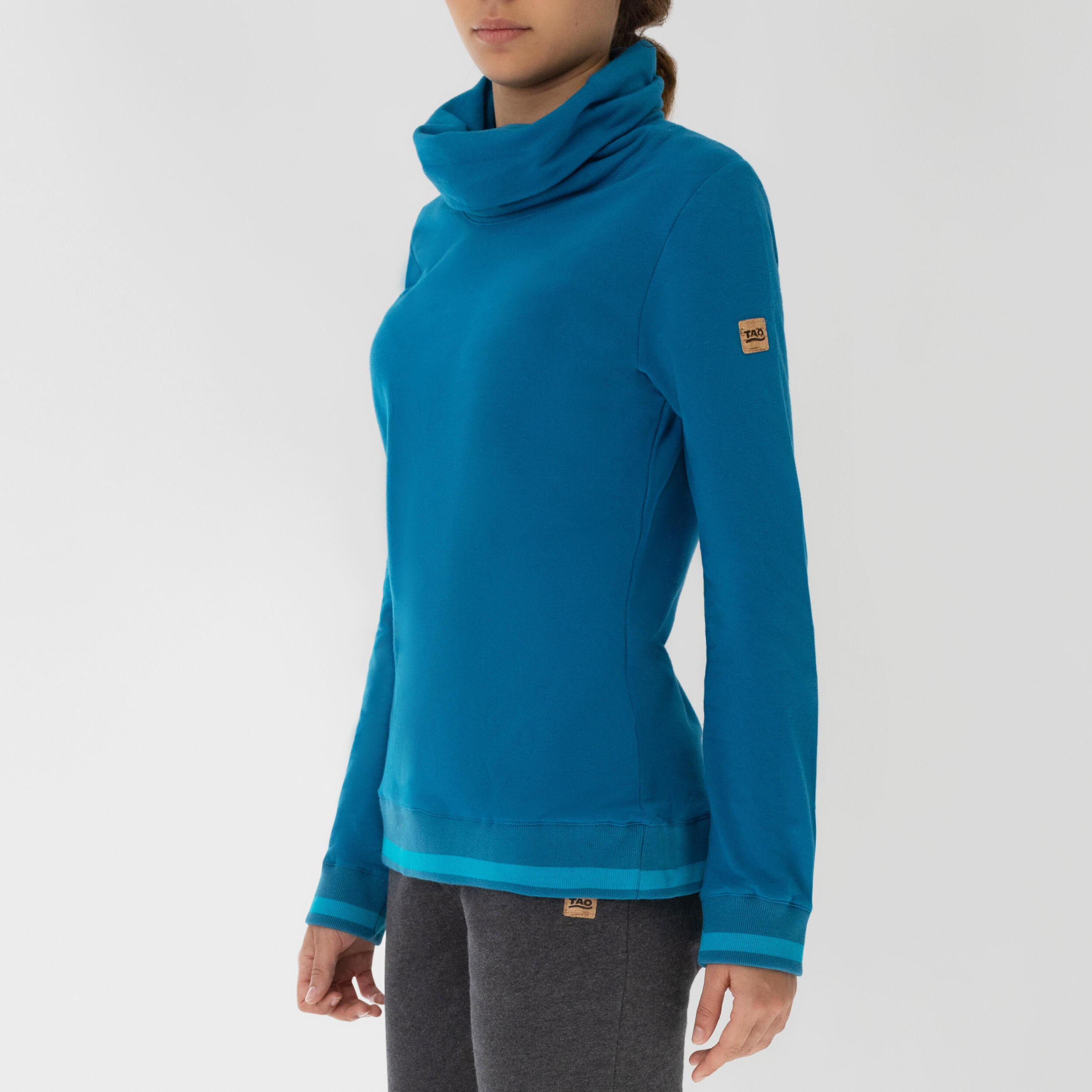 Damen INA kuscheliger Hoodie mit Stehkragen aus Bio-Baumwolle 2/5
