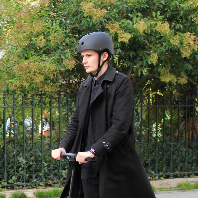 Yeep.me H.10 zwarte helm voor scooter, fiets