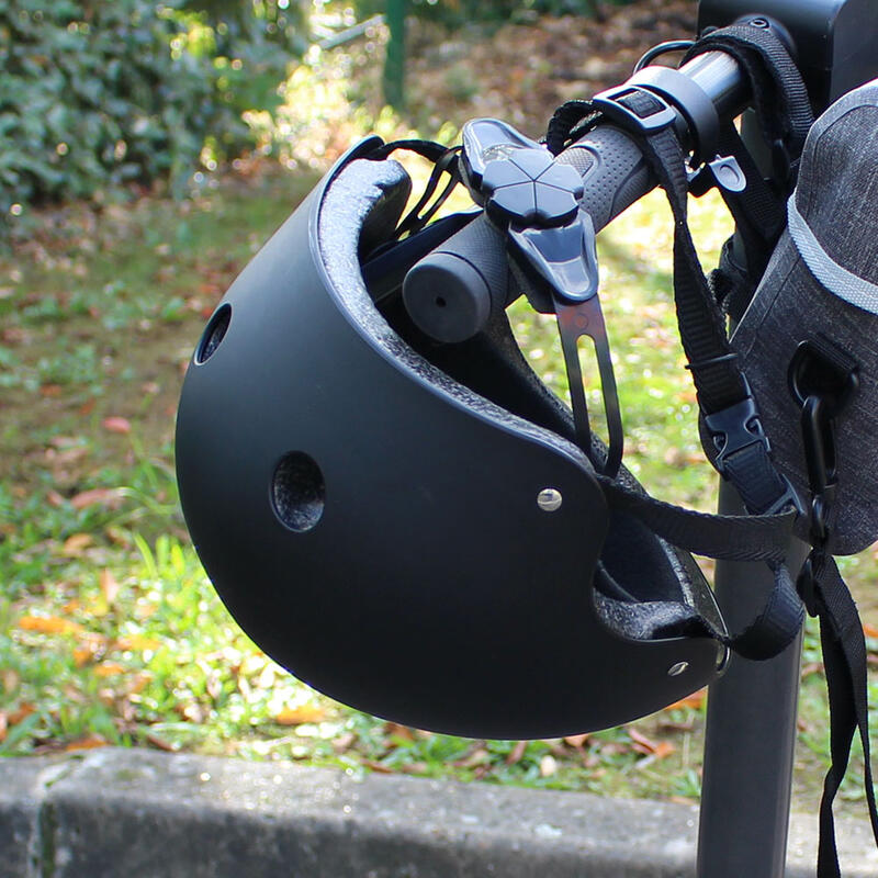 Yeep.me H.10 zwarte helm voor scooter, fiets