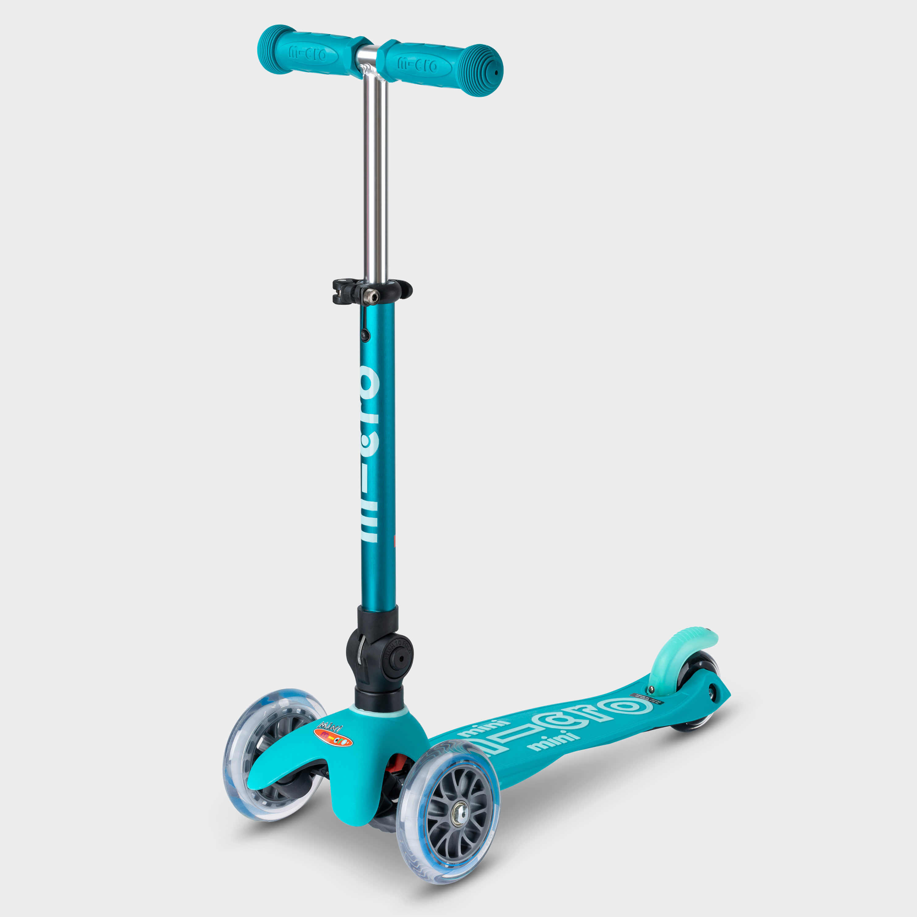 MICRO Mini Micro Deluxe Foldable Scooter: Aqua