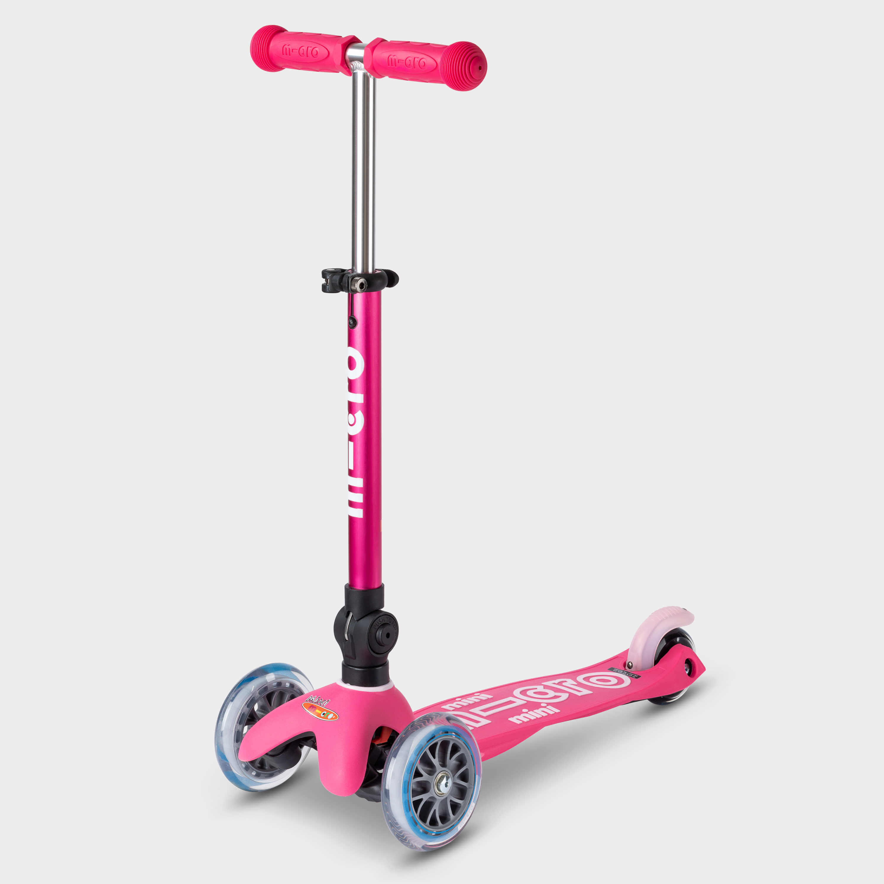 MICRO Mini Micro Deluxe Foldable Scooter: Pink