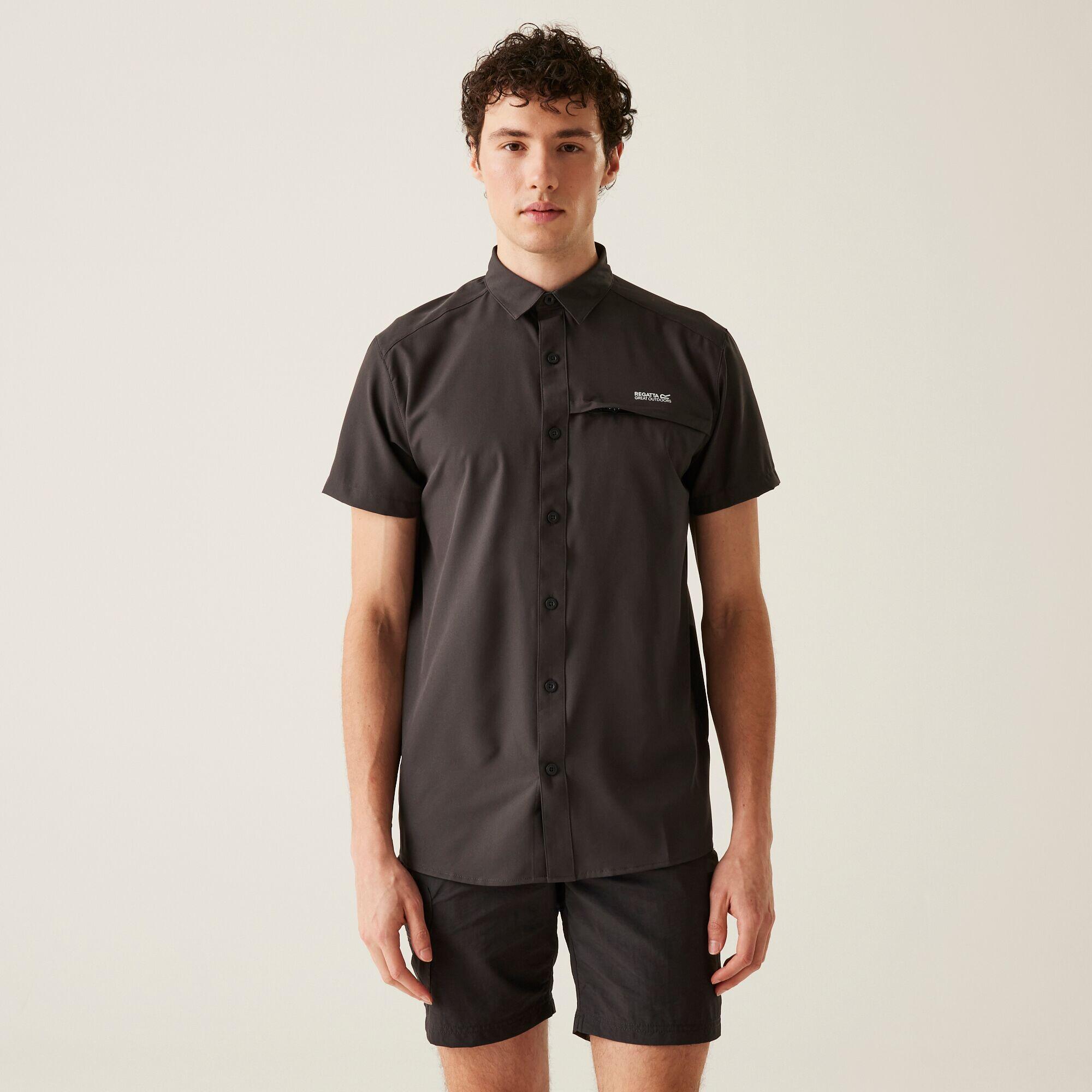 REGATTA Men's Travel Packaway Short Sleeve Shirt