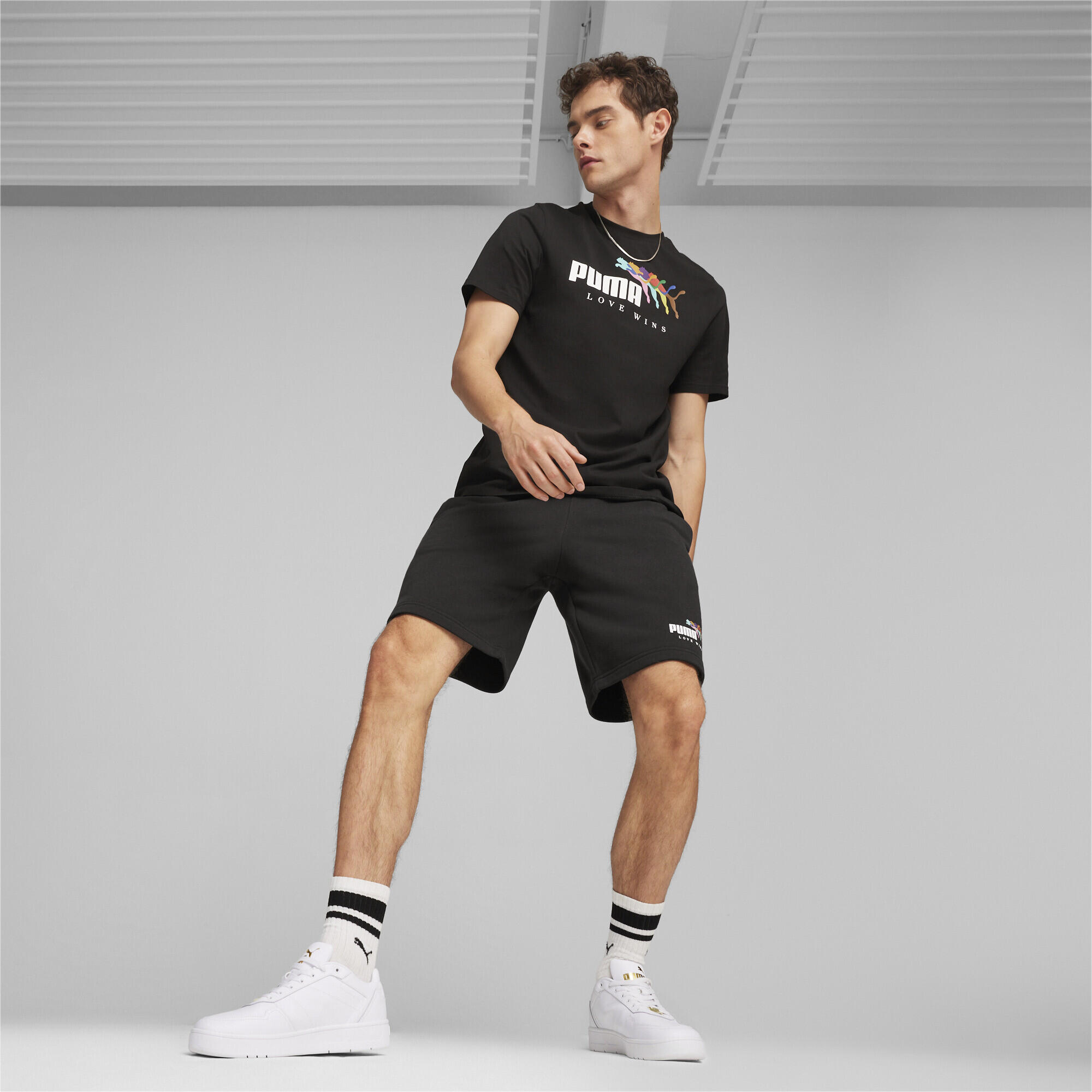 ESS+ LOVE WINS short voor heren PUMA Black 4/5