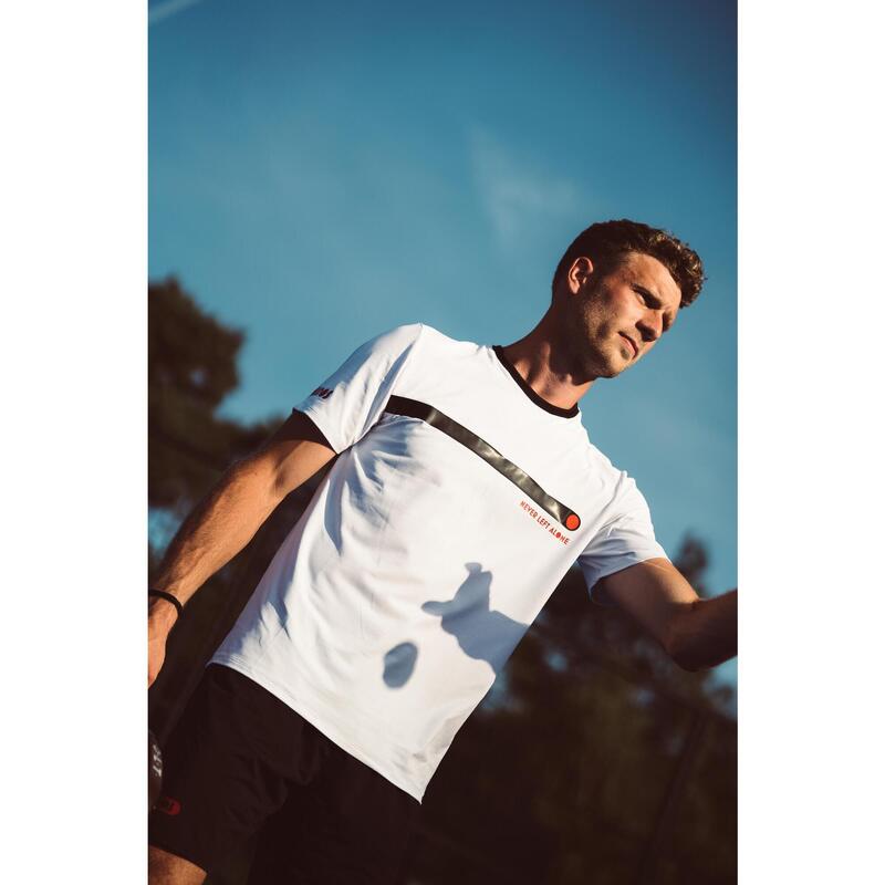 T-shirt Padel pour hommes - Never Left Alone print, blanc/noir