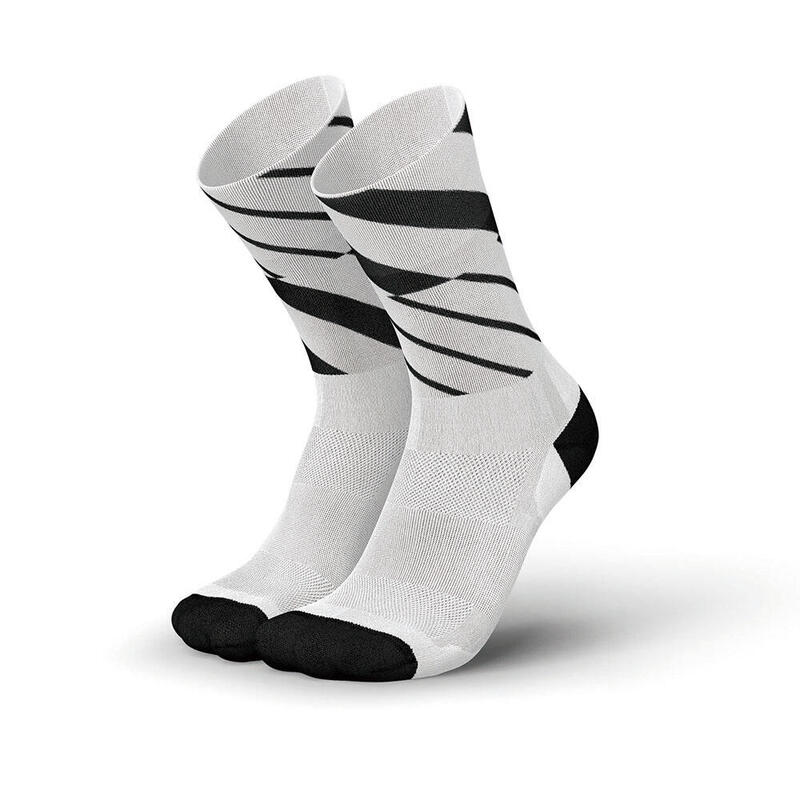 Ultralight 透氣高筒運動襪 - 黑白