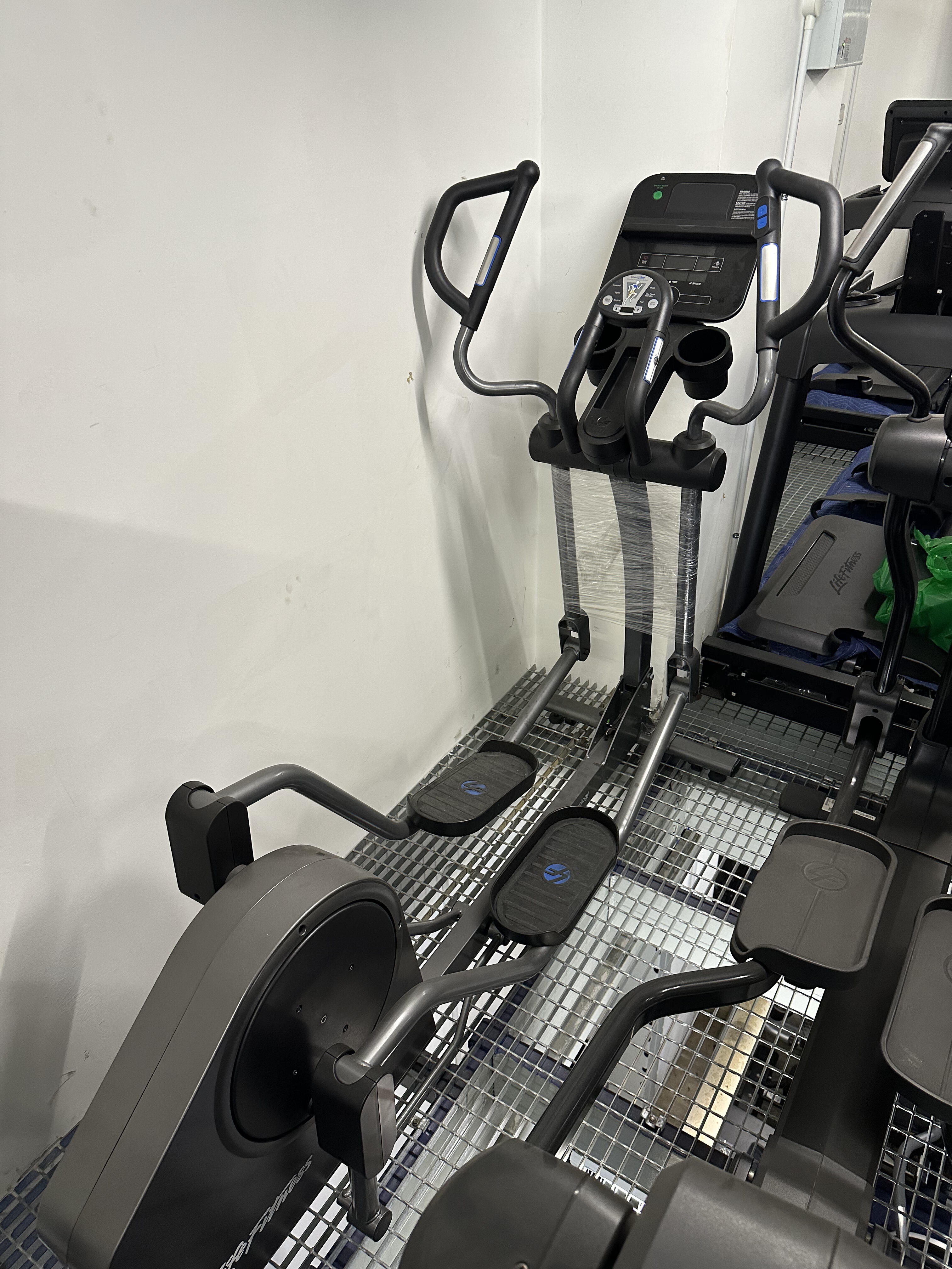 Life fitness e3 elliptical cross trainer hotsell