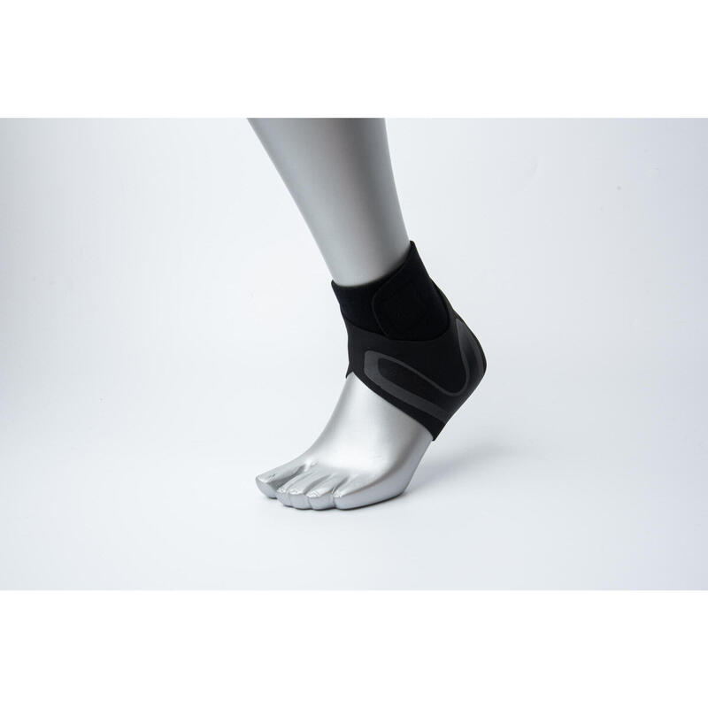 ANKLE BRACE WITH STRAP RIGHT - BLACK