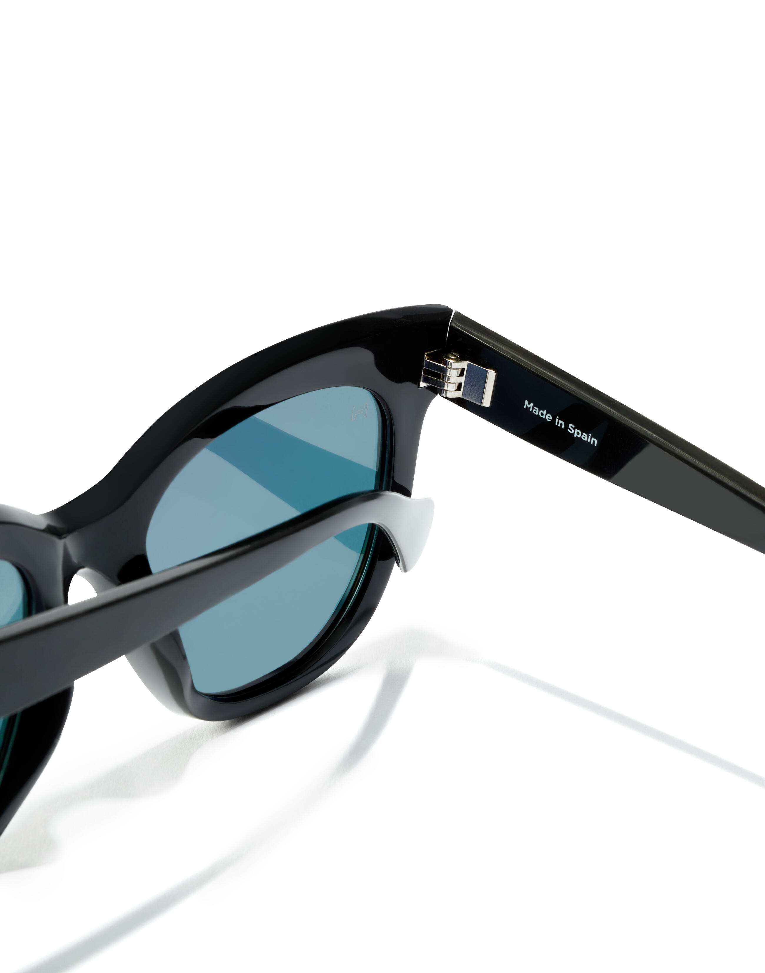 HAWKERS Lunettes de soleil Homme et Femme POLARIZED BLACK ROSE GOLD AUDREY RAW 3/4