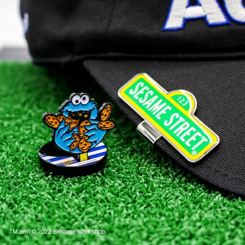 W22FUM002 SESAME STREET COOKIE MONSTER FLIP-UP GOLF BALL MARKER - BLUE