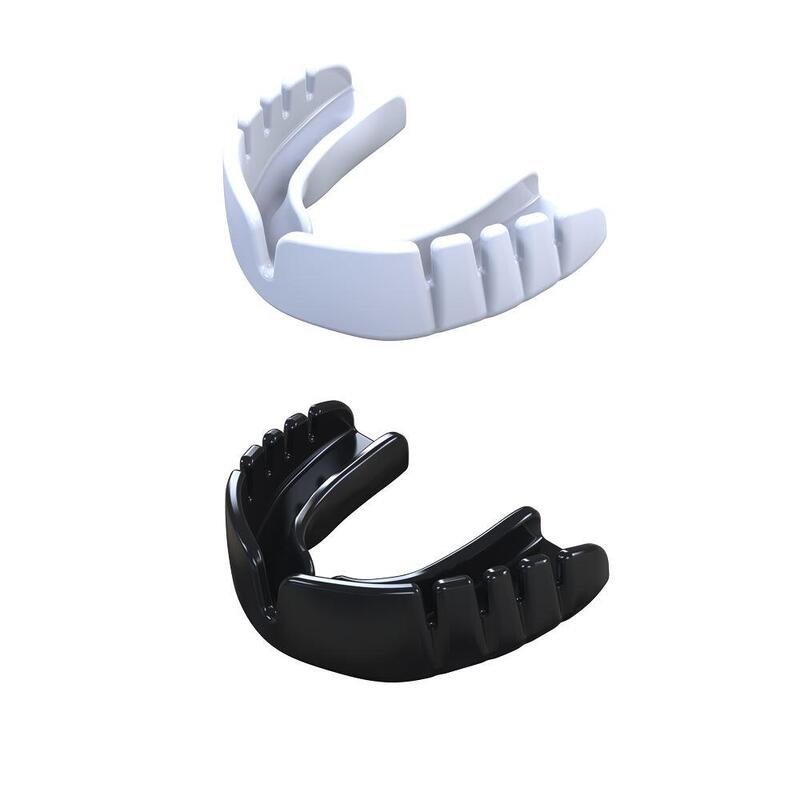 UFC SNAP-FIT Adult Mouthguard - Black