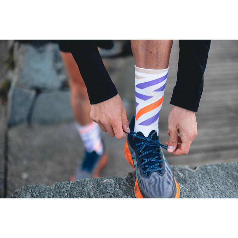 超輕透氣高筒跑步運動襪 - 白色/紫色