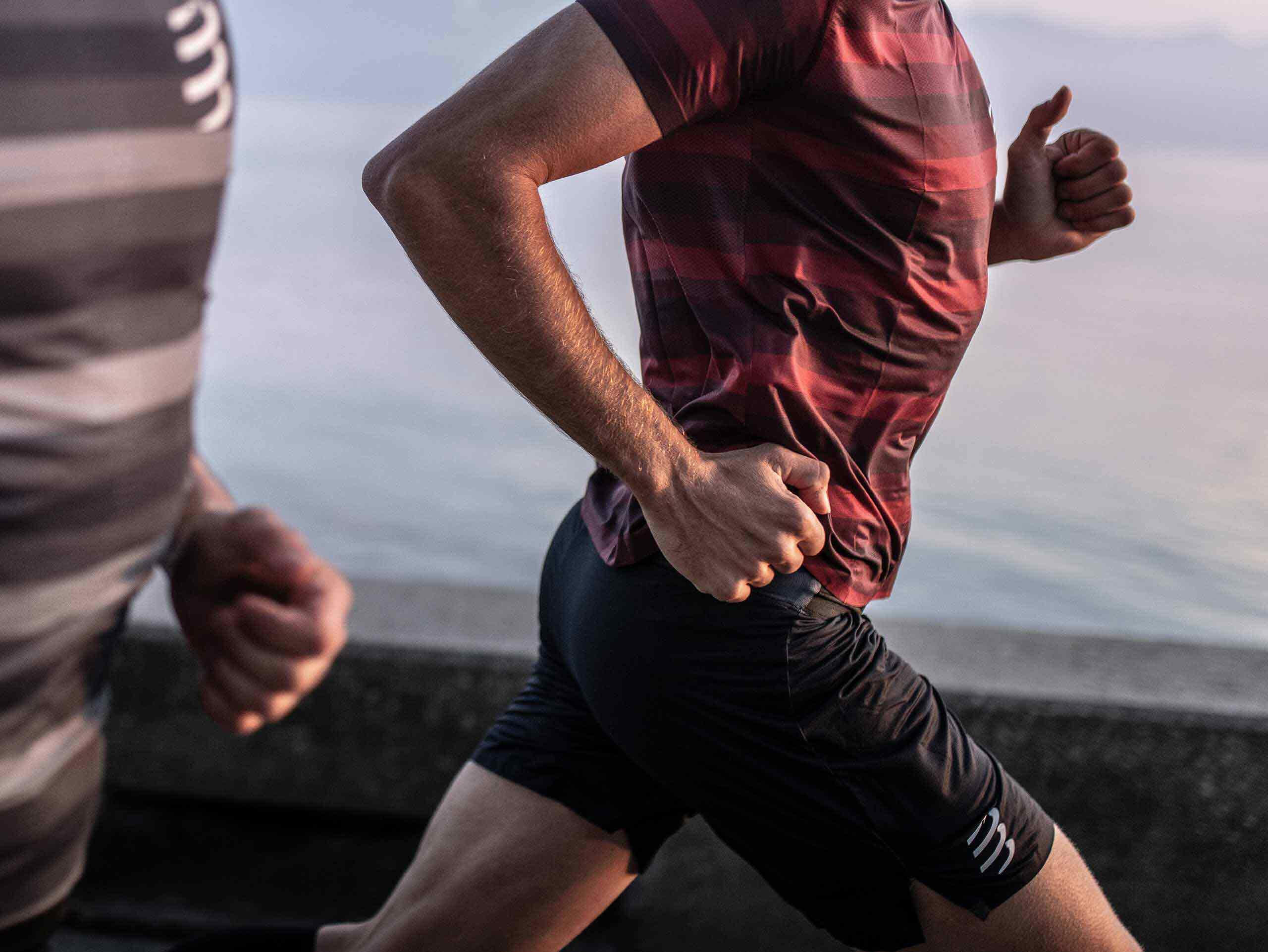 CompressportレーシングOvershort メンズL COMPRESSPORT-TRAIL RACING OVERSHORT M FADED DENIM - Trail