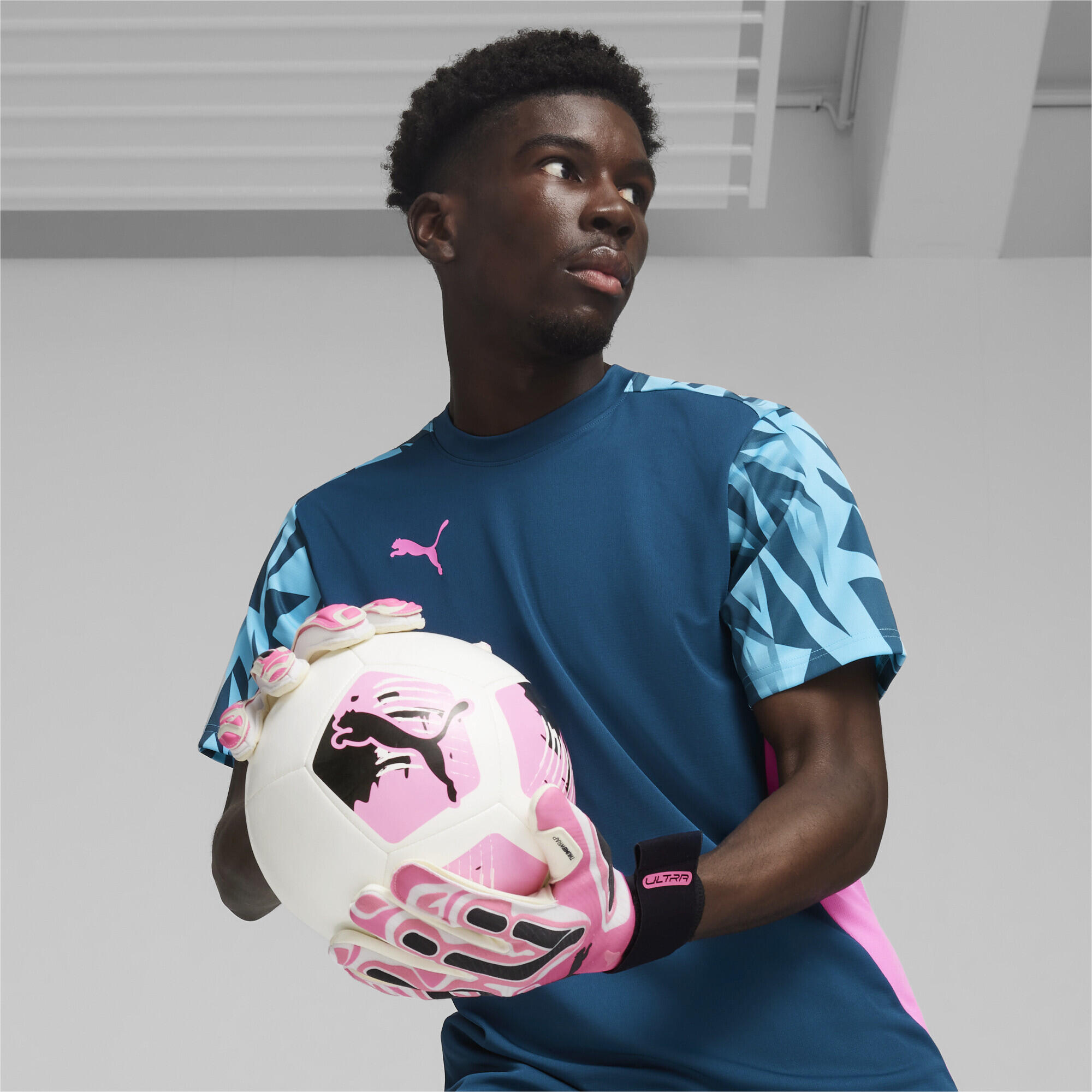 Guantes de portero Ultra Ultimate Hybrid PUMA Poison Pink White Black 2/7
