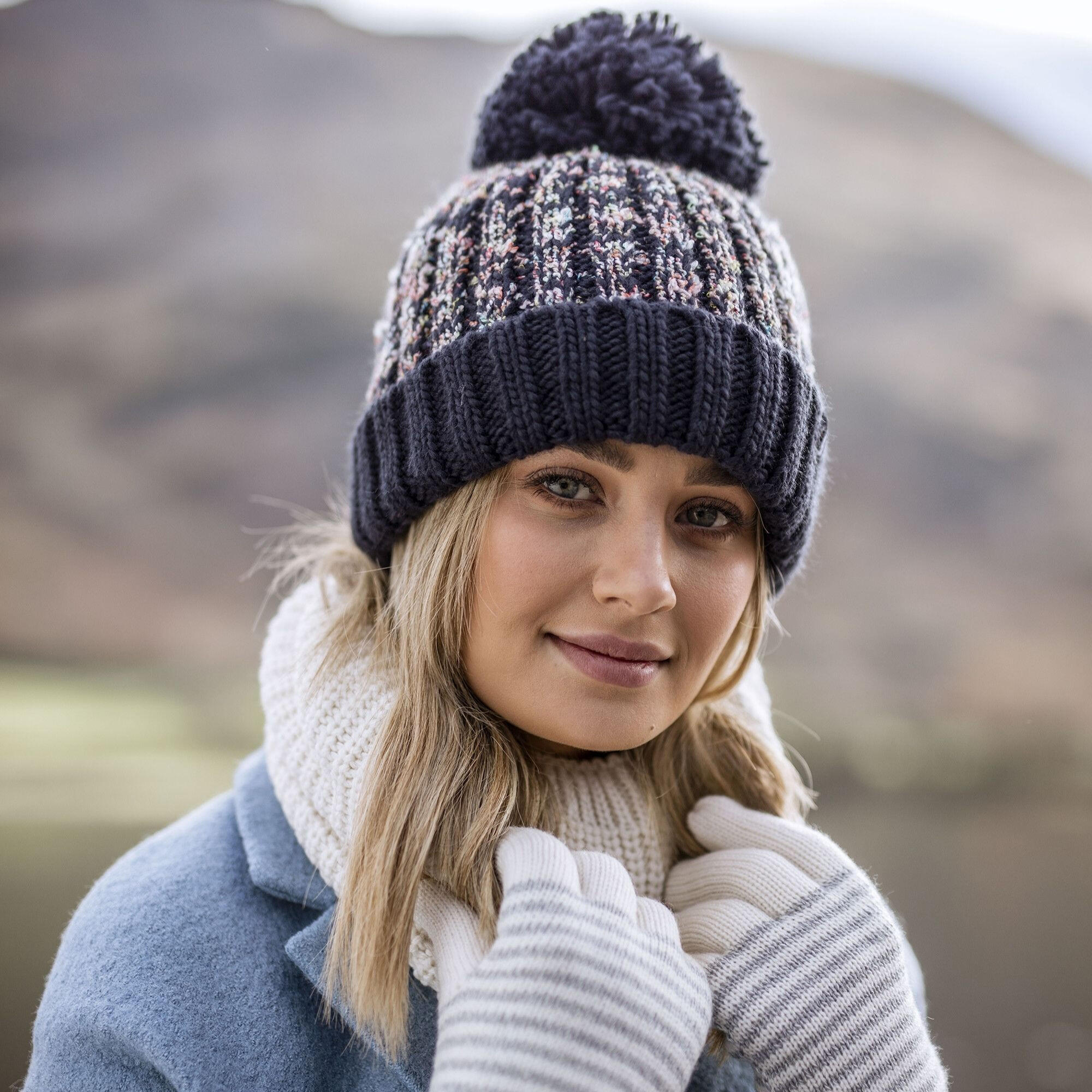 Ladies Thermal Winter Bobble Hat with Extra Large Pom Pom 4/7