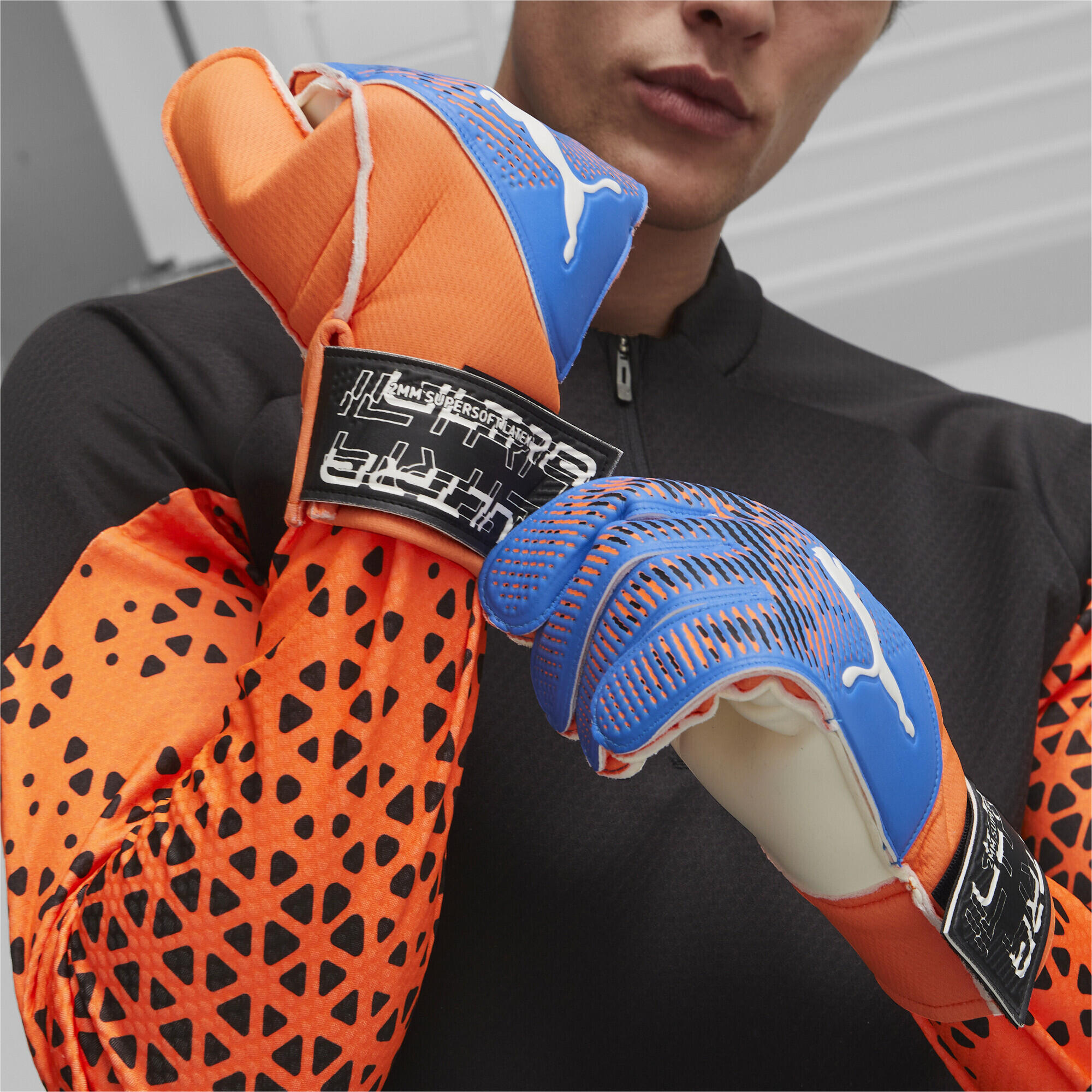 Guanti da portiere ULTRA Grip 4 RC PUMA Ultra Orange Blue Glimmer 2/4