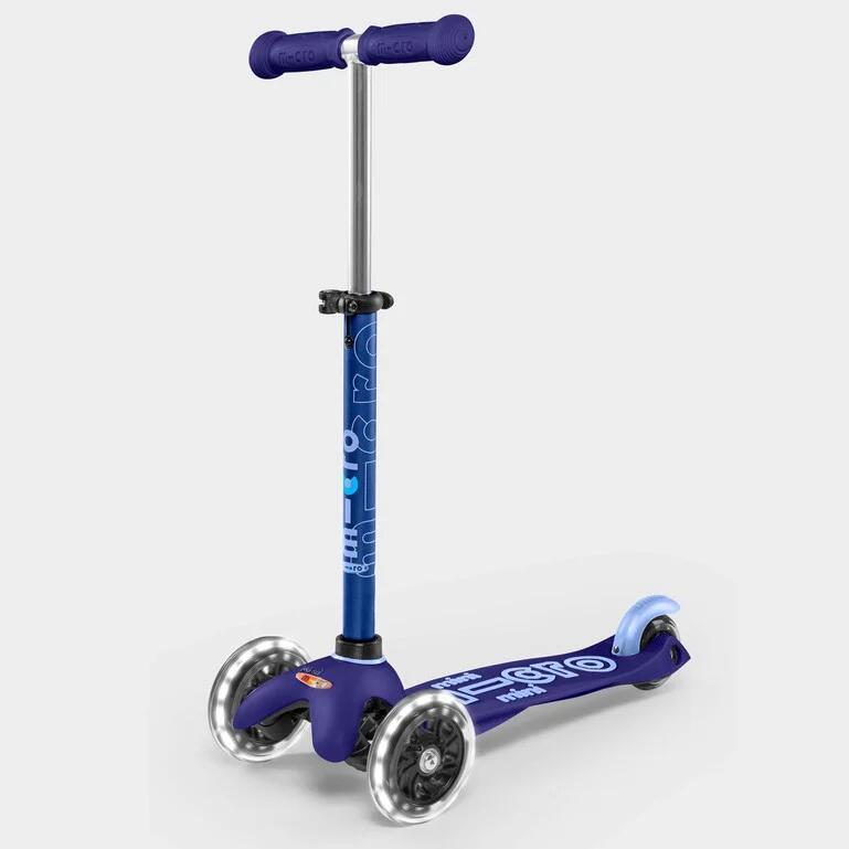 MICRO Mini Micro Deluxe LED Scooter: Blue