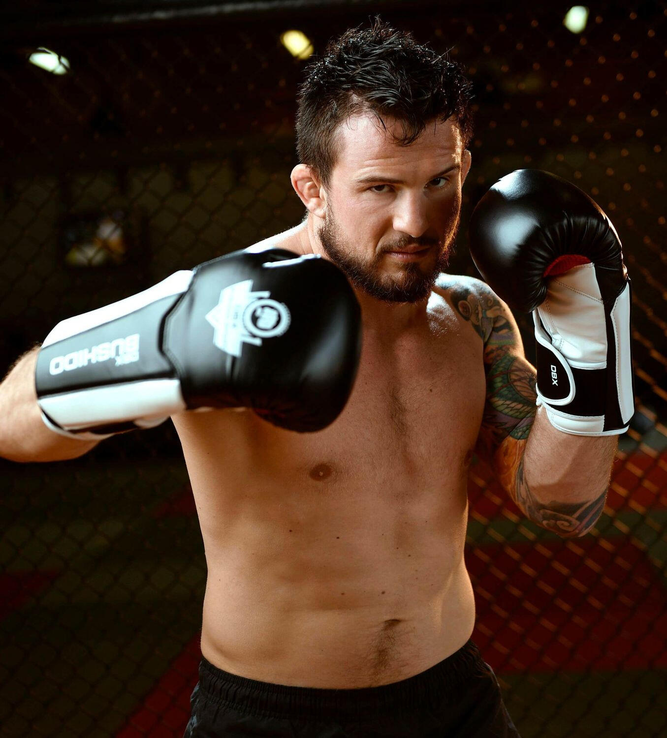 Boxerské rukavice DBX BUSHIDO B-3W 4/7