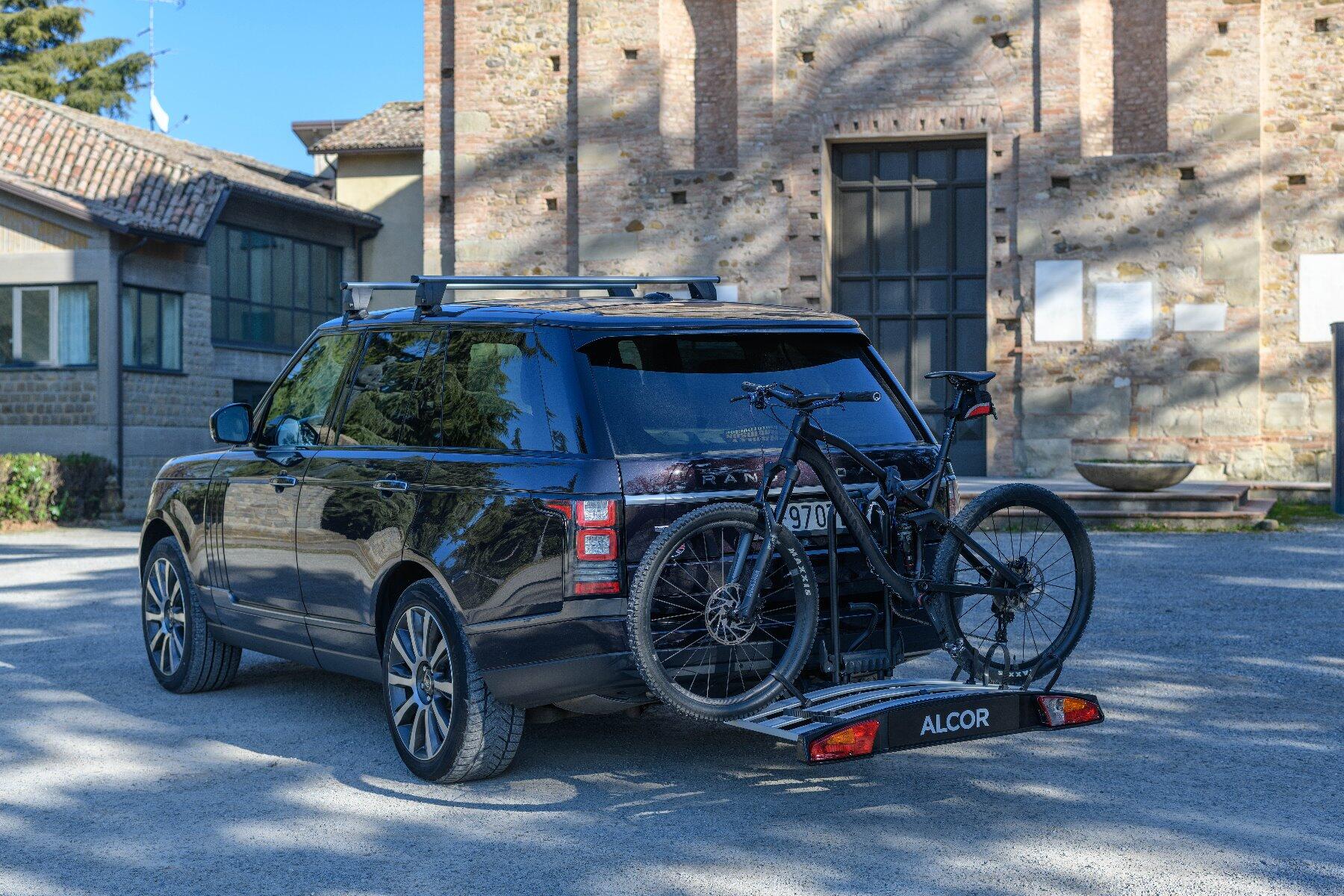 Porta Bici per Gancio Traino auto ALCOR 3 per 3 Bici o 2 Fat Bike o E-Bike 4/8