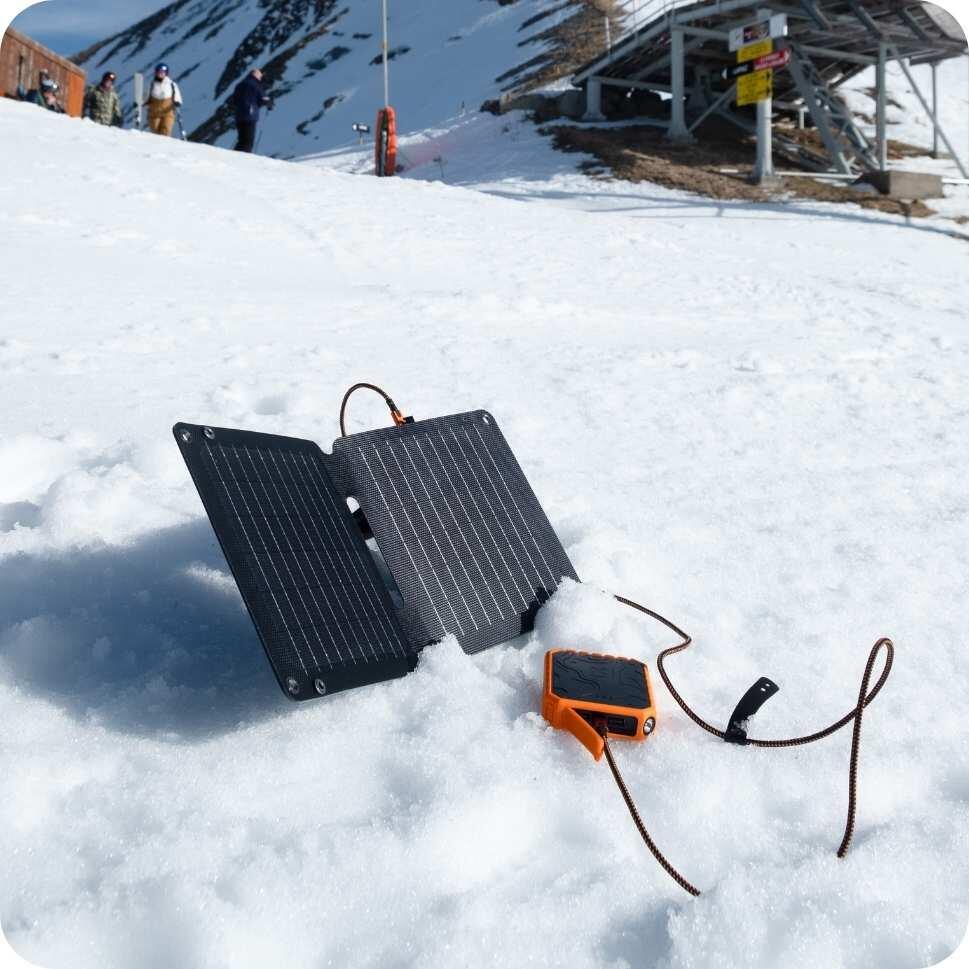 Xtorm Draagbaar Zonnepaneel Opvouwbaar - 14W Solar Panel - SolarBooster - Zwart 3/7