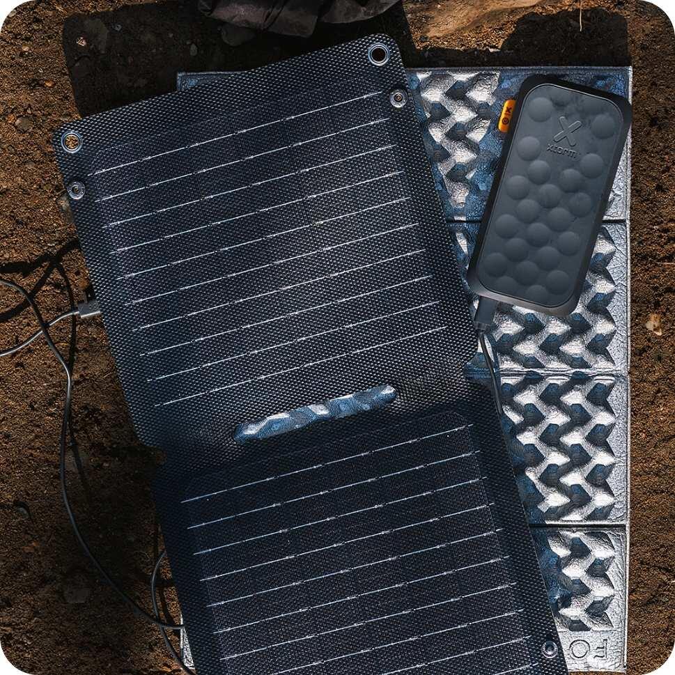 Xtorm Draagbaar Zonnepaneel Opvouwbaar - 14W Solar Panel - SolarBooster - Zwart 4/7