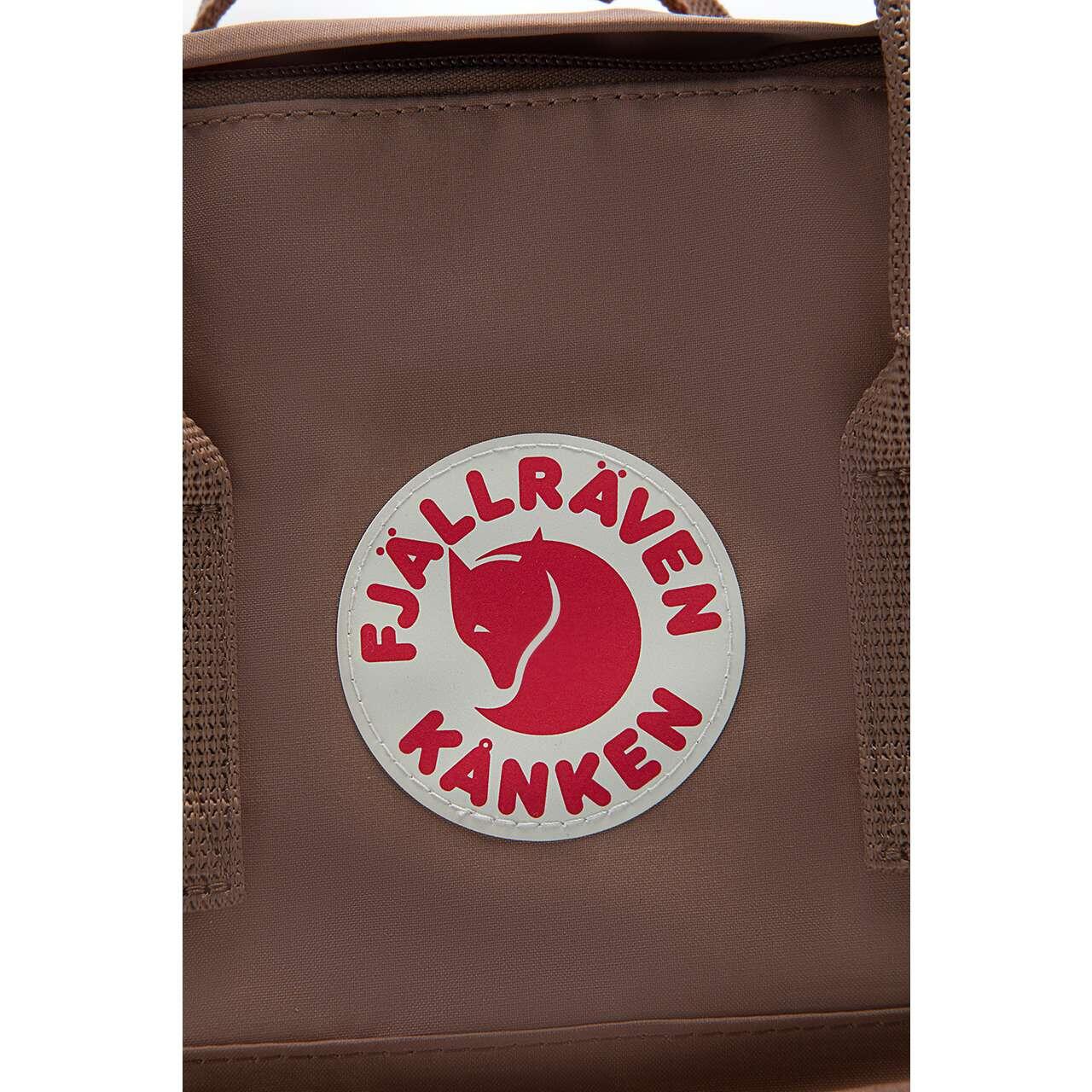 Mochila Marrón Fjallraven Kanken Khaki Dust 16L Resistente y Versátil 4/7