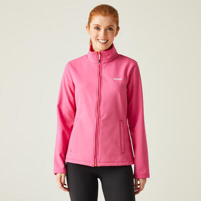 De connie v waterafstotende wandelsoftshelljas voor dames
