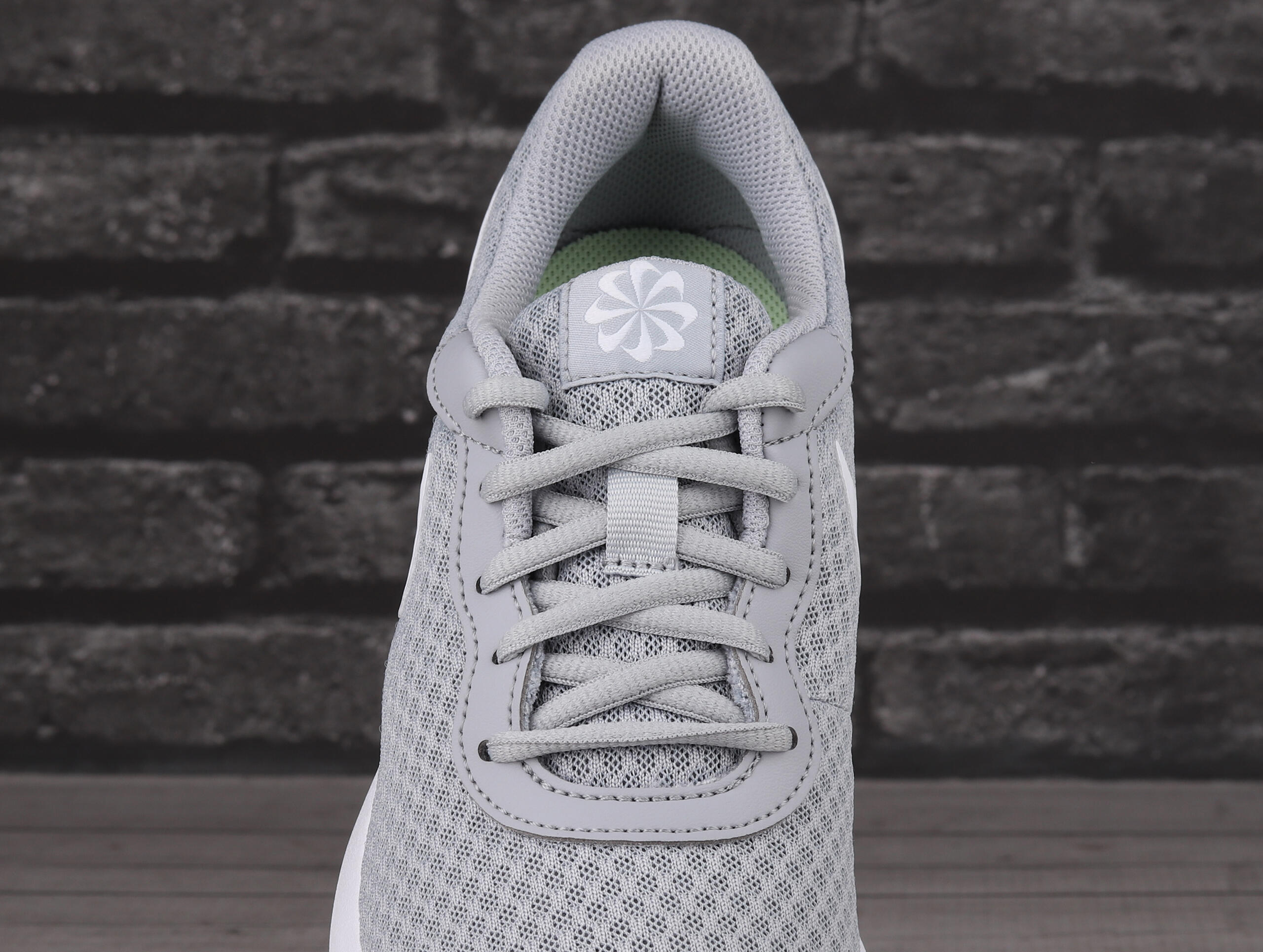 Buty damskie sportowe Nike TANJUN 6/7
