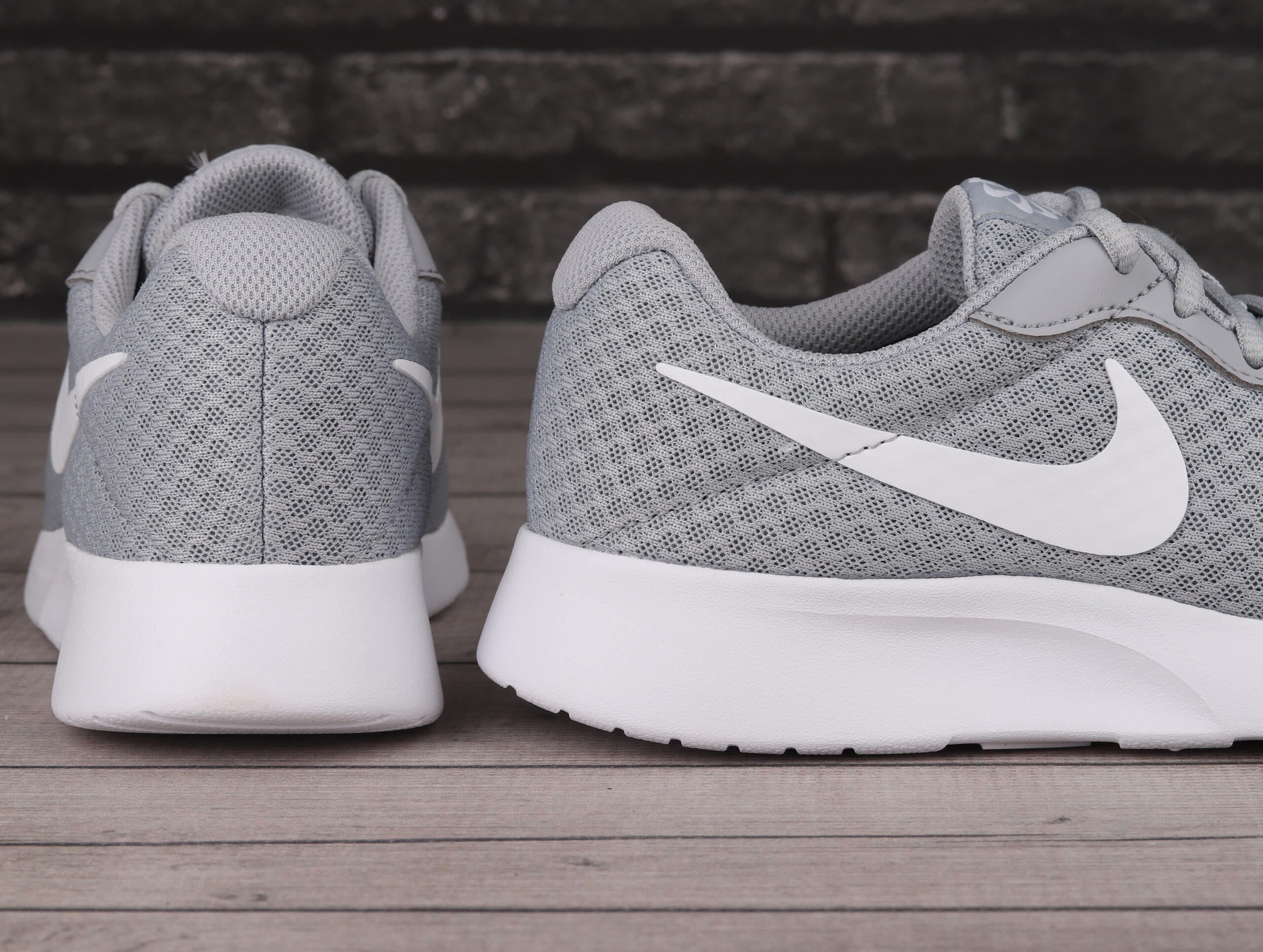 Buty damskie sportowe Nike TANJUN 4/7