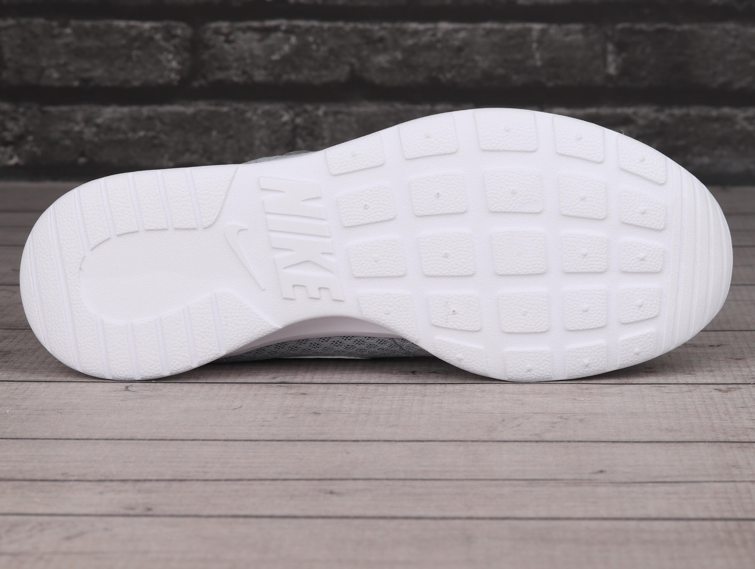 Buty damskie sportowe Nike TANJUN 5/7