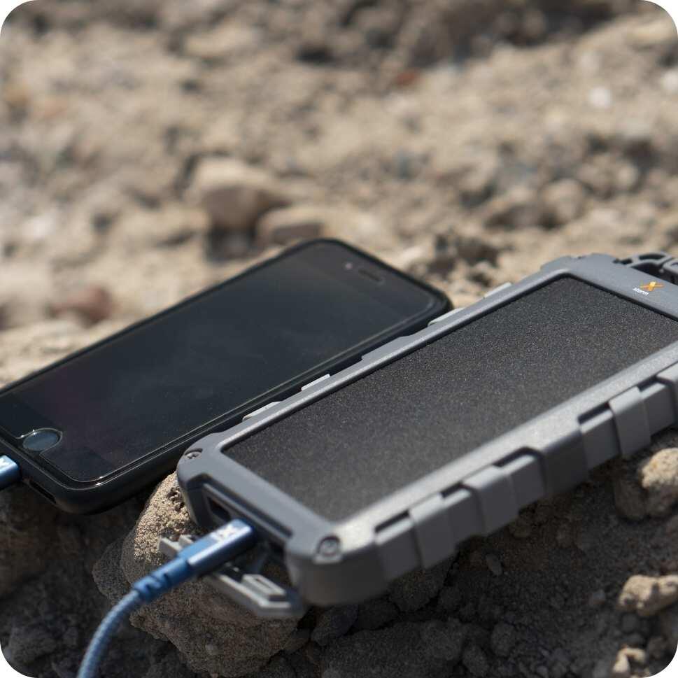Powerbank solarny turystyczny XTORM 10000 mAh 20W