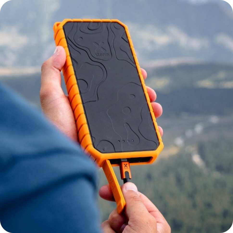 Xtorm Rugged Powerbank - 20000mAh - Wasserdicht - 35W - USB C und USB A - Orange 3/7