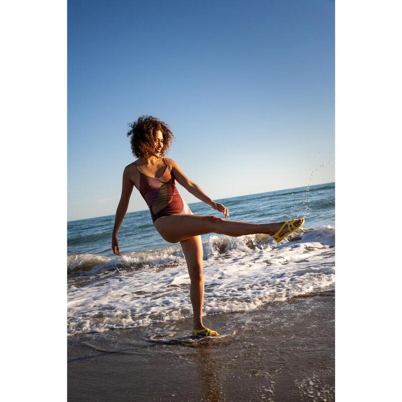 Infradito da spiaggia unisex di colore lilla con suola in gomma