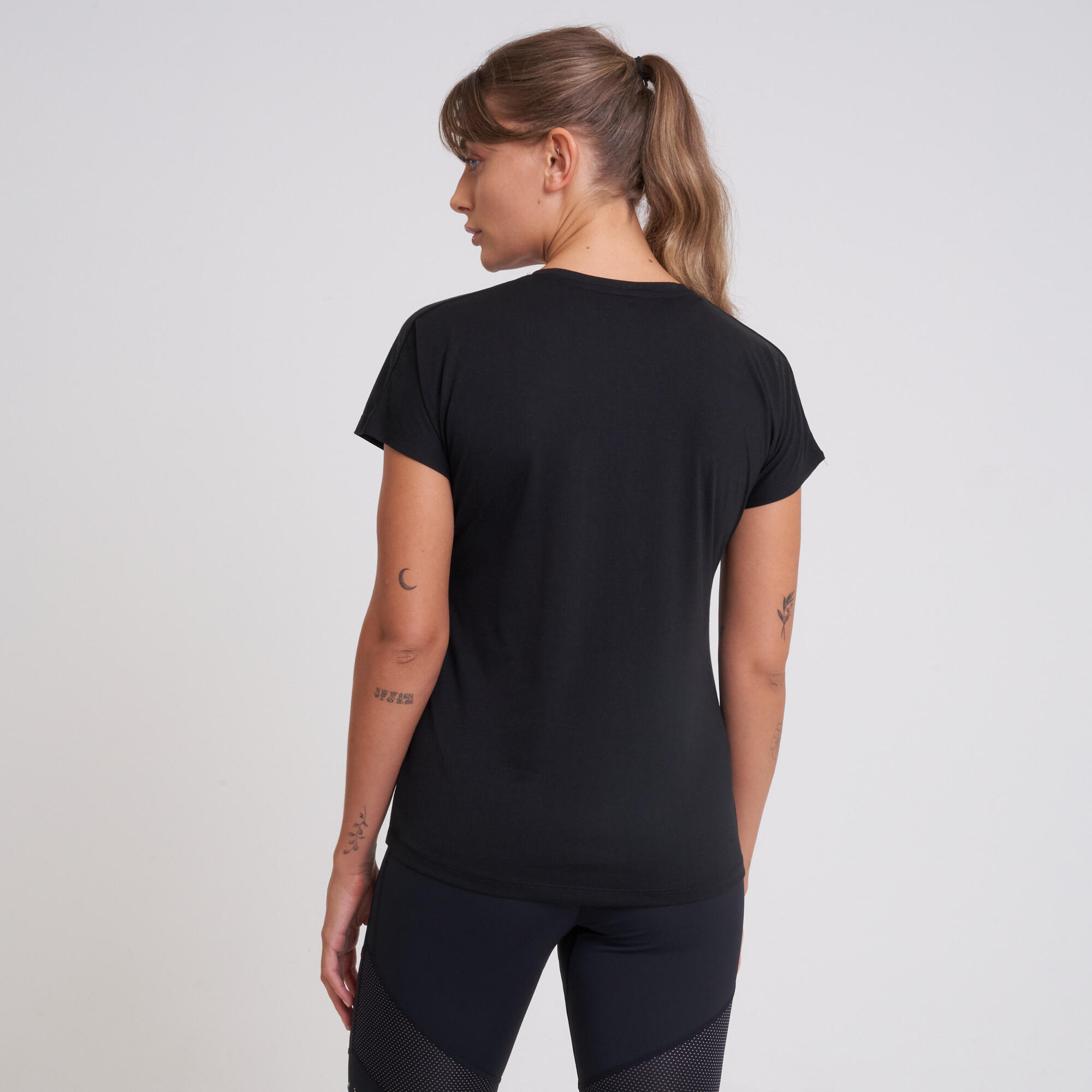 Crystallize Women's Fitness Short Sleeve  T-Shirt - Black 3/5