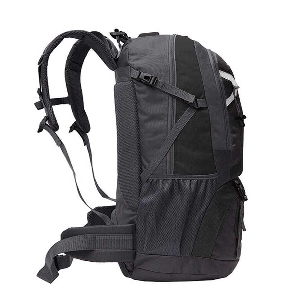 Mochila Negra 40 Litros Impermeable con Cierres Asas y Correas de Seguridad 3/4