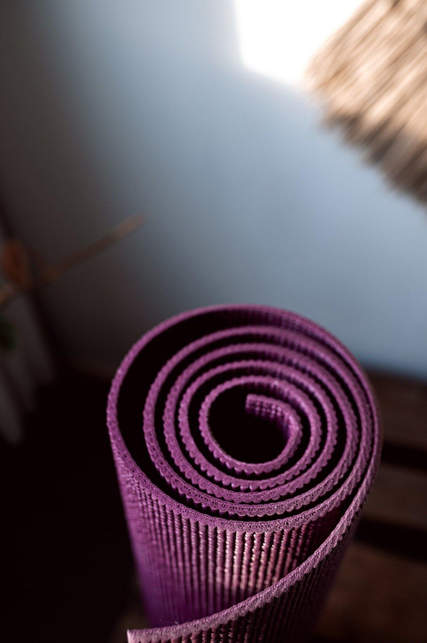 Lotus Yogamat sticky extra dik donkerpaars 3/5