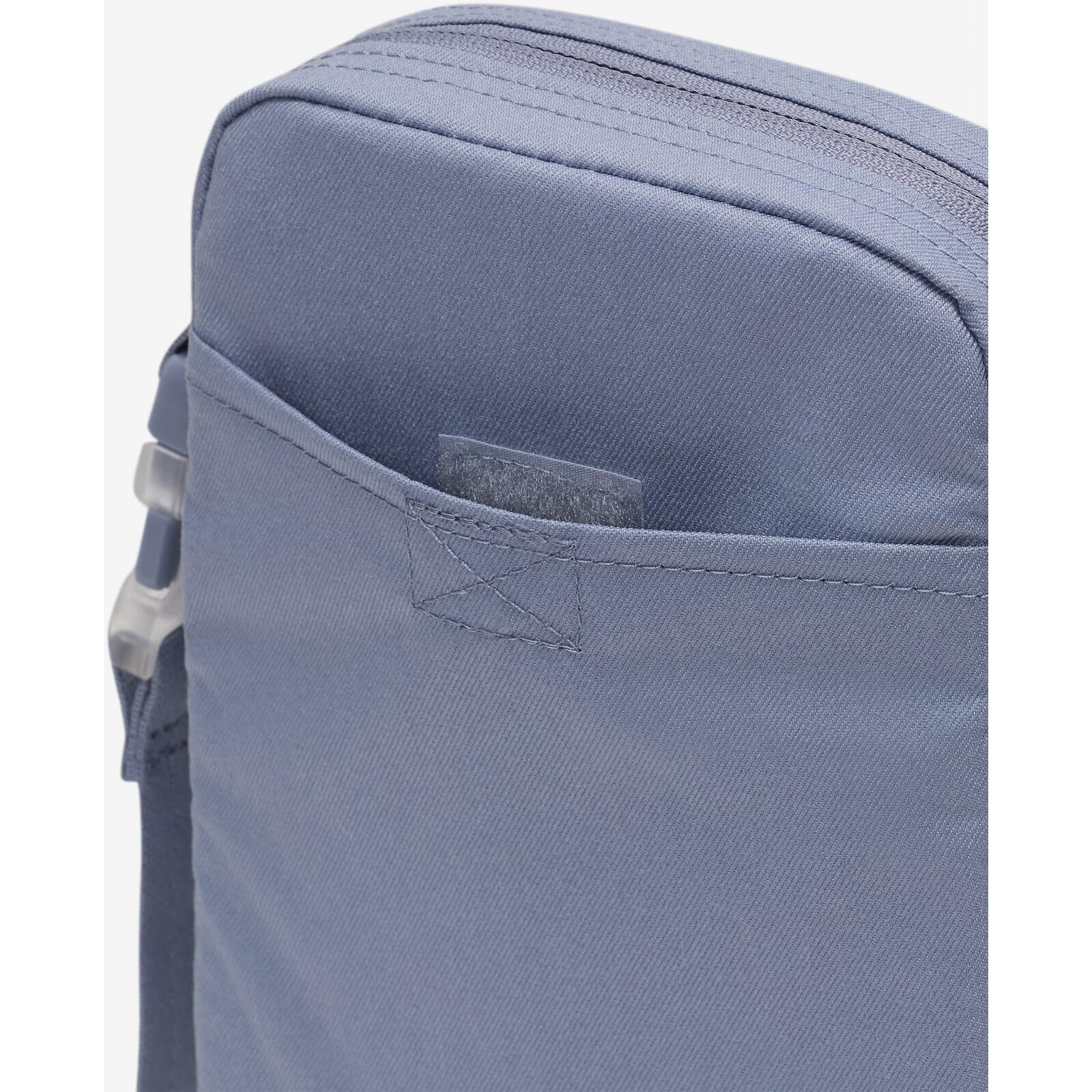Bolsa de cintura Nike Elemental Premium Crossbody bag 4L, Azul, Unissex 4/5