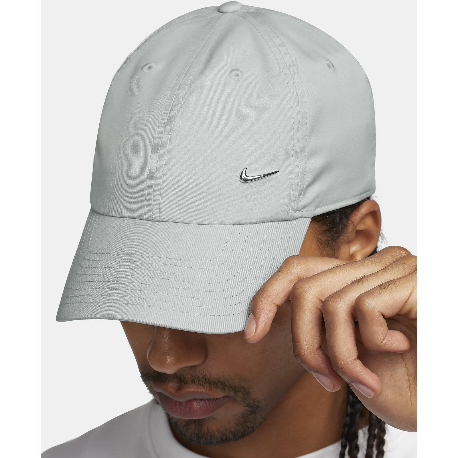 Kap Nike Dri-FIT Club Unstructured Metal Swoosh Cap, Grijs, Uniseks 2/5