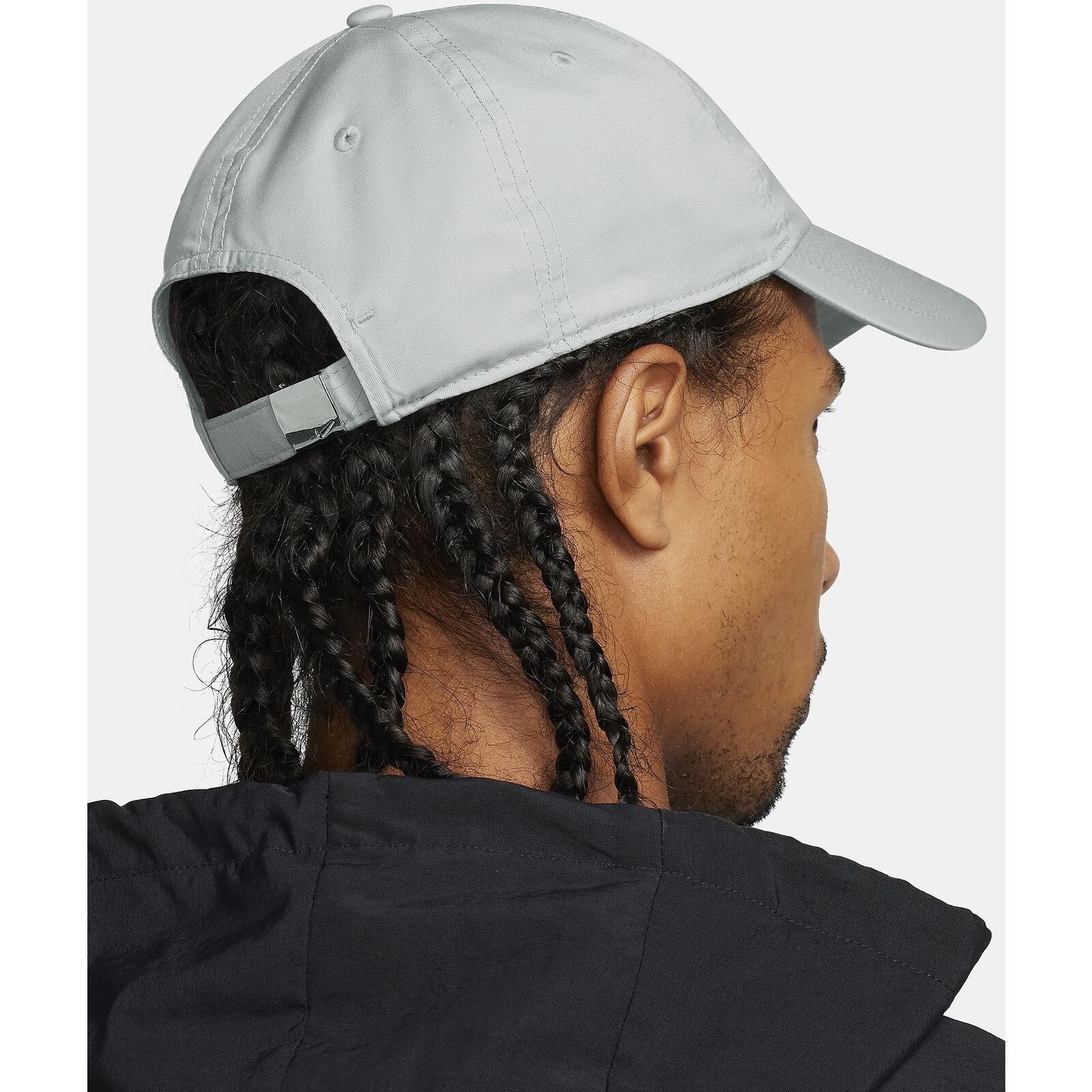 Kap Nike Dri-FIT Club Unstructured Metal Swoosh Cap, Grijs, Uniseks 5/5