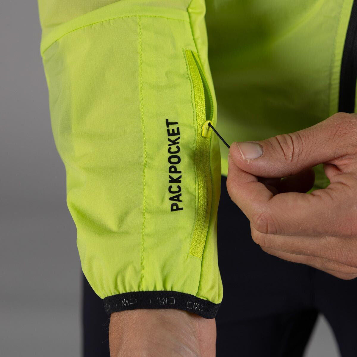 Chaqueta cortaviento con capucha CMP 5/7