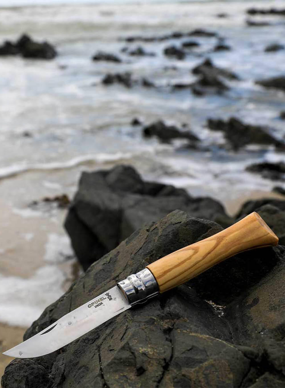 Couteau de poche Opinel n°8 - Manche en Olivier et lame en Acier inoxydable 6/7