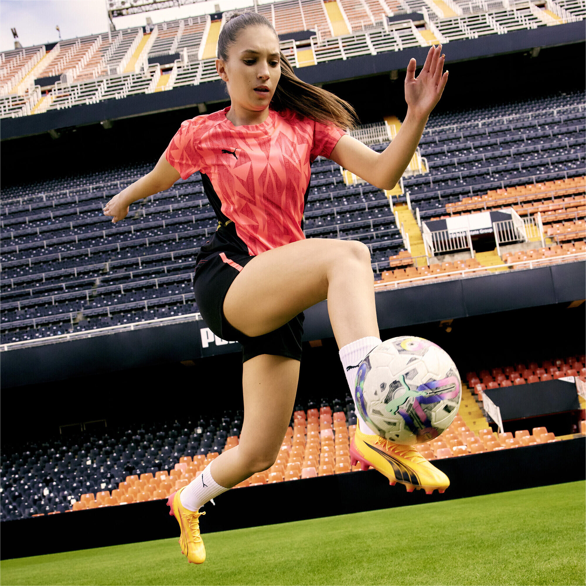 Botas de fútbol ULTRA ULTIMATE FG/AG Mujer PUMA 4/7